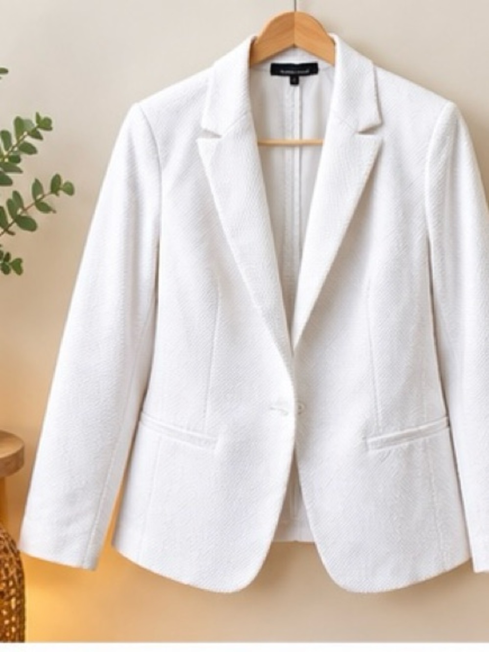 Amanda & Chelsea White Textured Single-Button Blazer